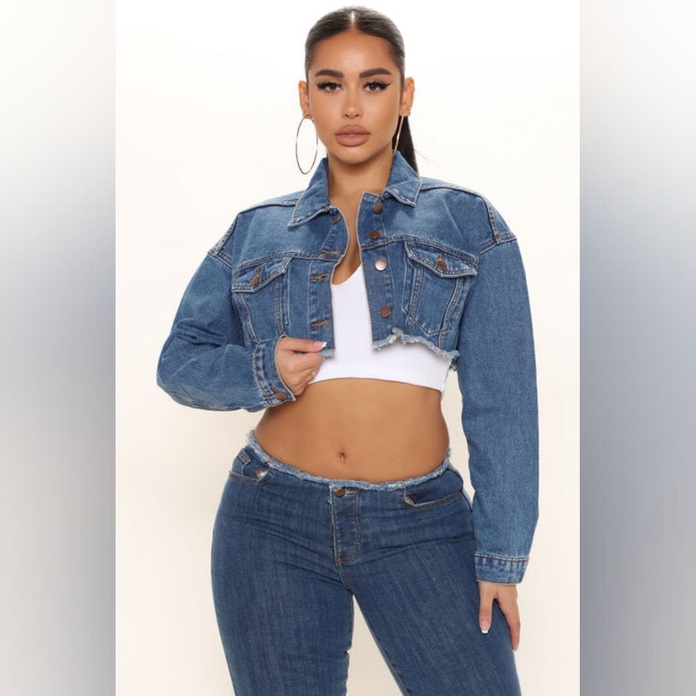 Fashion Nova shred it cropped denim jacket medium blue wash and medium new NWT
